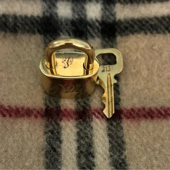 LV  🔐 Louis Vuitton Padlock Lock & Key 313 - Picture 3 of 6